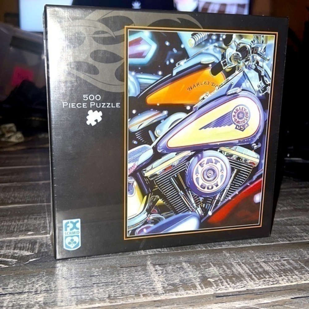 ▶️ Harley-Davidson ◀️ FX Schmid
FAT BOY 500 Jigsaw Puzzle 24" × 18” Scott Jacobs